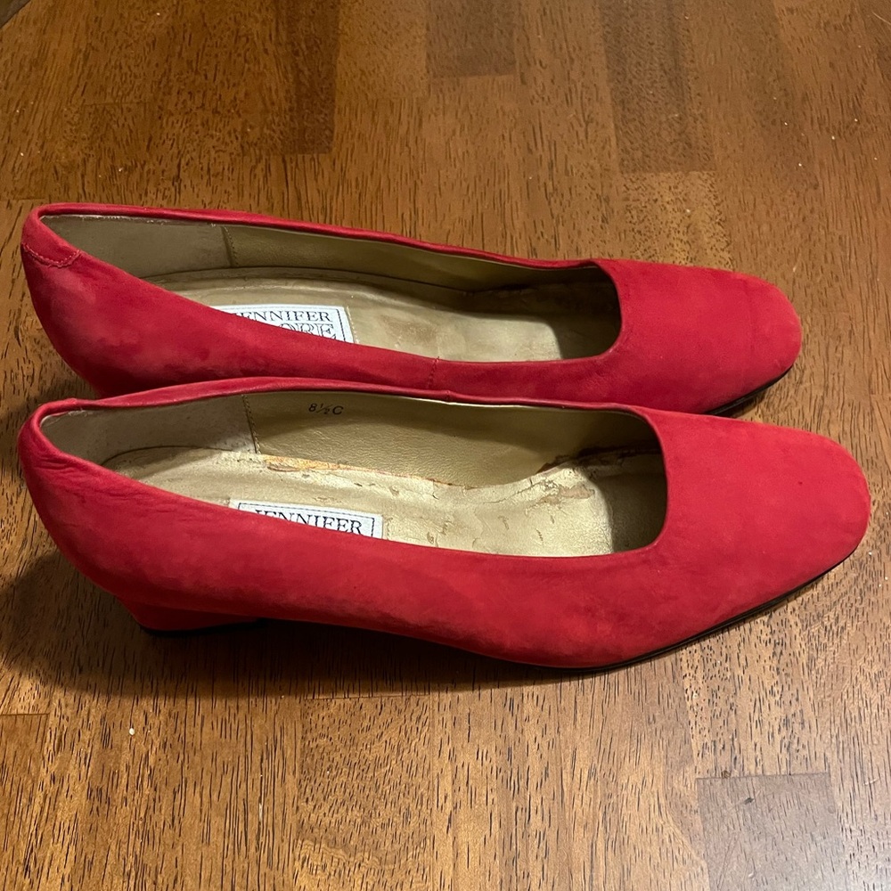 Red size 8.5 Jennifer Moore block heels